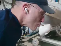 Demi Bisa Ngopi di Luar Angkasa, Astronaut Ini Ciptakan Cangkir Khusus