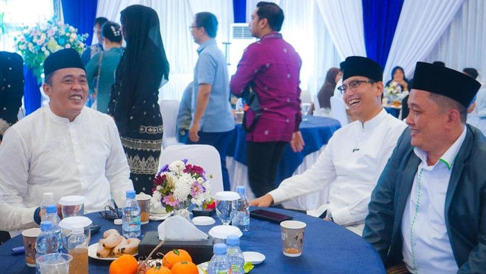 Aulia Rachman bersama Rico Waas saat halalbihalal di Rumah Dinas Wali Kota Medan. (Dok. Pemkot Medan)