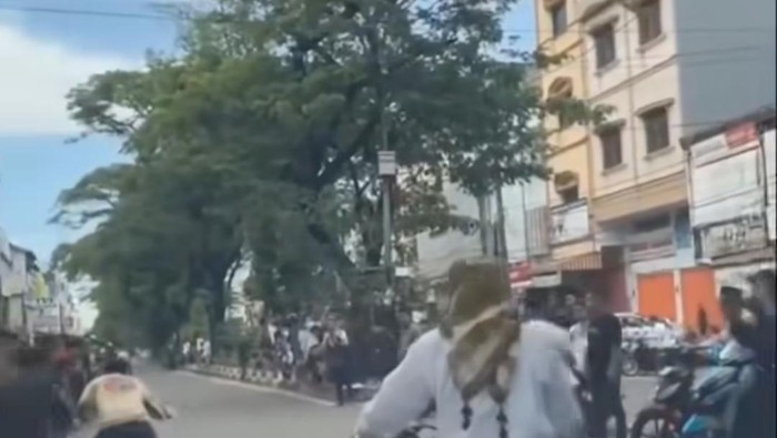 Balap liar di Jalan Bandang, Makassar, usai Lebaran.