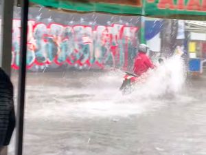 Sejumlah Titik di Tangerang Tergenang Banjir di Hari Kedua Lebaran