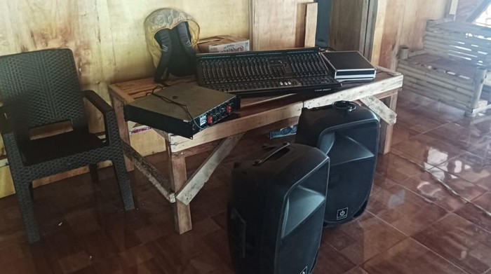 Barang bukti speaker dicuri tukang kayu di Polman.