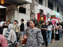 Video: Blok M Ramai di Hari Kedua Lebaran, Antrean Kuliner Mengular