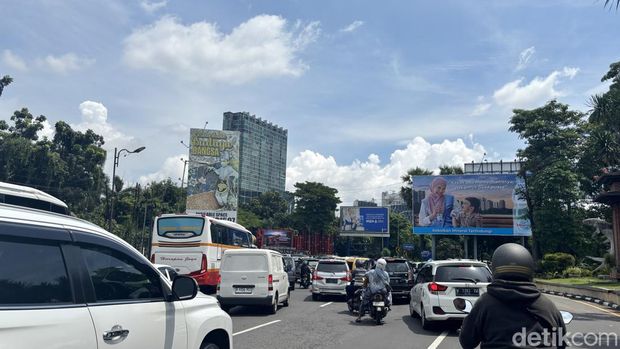 bundaran waru macet hari kedua lebaran