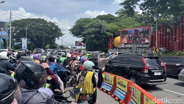 bundaran waru macet hari kedua lebaran