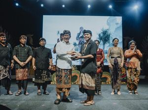 Tutup Festival Seni Budaya Desa Adat Kuta, Adi Arnawa Beri Bantuan Rp 50 Juta