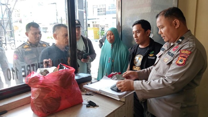 Dinsos Parepare memulangkan Hasmiah, wanita yang mengamuk bawa sajam dan ngaku tuhan saat Lebaran.