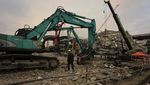 Evakuasi Bangunan Gedung yang Runtuh Akibat Gempa di Thailand
