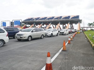 Exit Tol Bandar Ditutup Imbas Kepadatan di Jalur Arteri Jombang ke Kediri