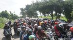 Potret Exit Tol Bandar Ditutup Imbas Kepadatan Arteri Jombang ke Kediri