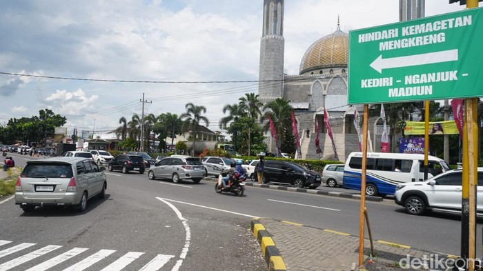 Penutupan Exit Tol Bandar Ditutup Imbas Kepadatan di Jalur Arteri Jombang ke Kediri