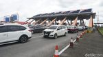 Potret Exit Tol Bandar Ditutup Imbas Kepadatan Arteri Jombang ke Kediri