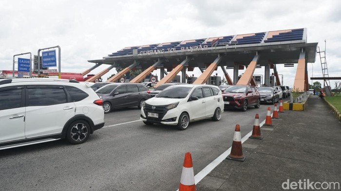Exit Tol Bandar Jombang Penutupan Exit Tol Bandar Ditutup Imbas Kepadatan di Jalur Arteri Jombang ke Kediri