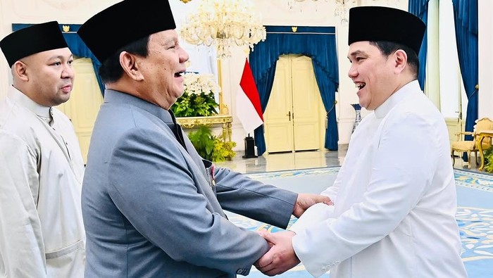 Gaya Para Menteri Ucapkan Selamat Lebaran ke Prabowo di Istana Dalam momen Lebaran Idul Fitri 1446 H, Menteri Badan Usaha Milik Negara Indonesia, Erick Thohir, menghadiri open house perdana Presiden Prabowo Subianto di Istana Negara, Jakarta. Dok. Instagram/erickthohir