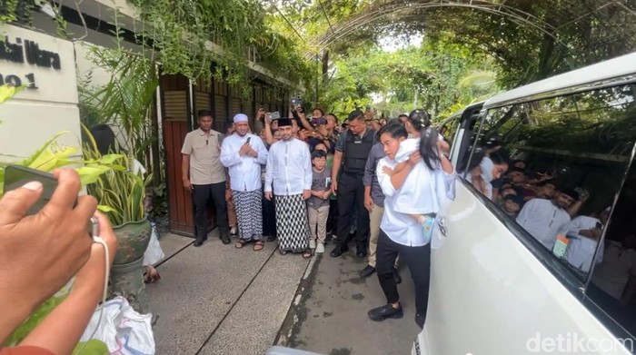 Gibran Rakabuming dan Kaesang Pangarep sowan Jokowi di Sumber, Solo, Selasa (1/4/2025).