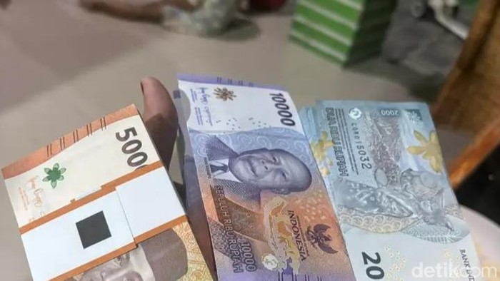 Ilustrasi - Uang Hagala yang dipersiapkan untuk dibagikan kepada sanak keluarga dan tetangga saat Lebaran di Bima dan Dompu, NTB. (Foto: Rafiin/detikBali)