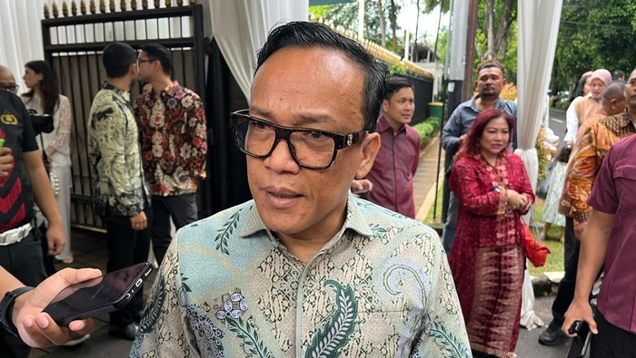 Immanuel Ebenezer di rumah dinas Menteri Investasi dan Hilirisasi Rosan Roeslani, Widya Chandra, Jakarta Selatan, Selasa (1/4/2025).