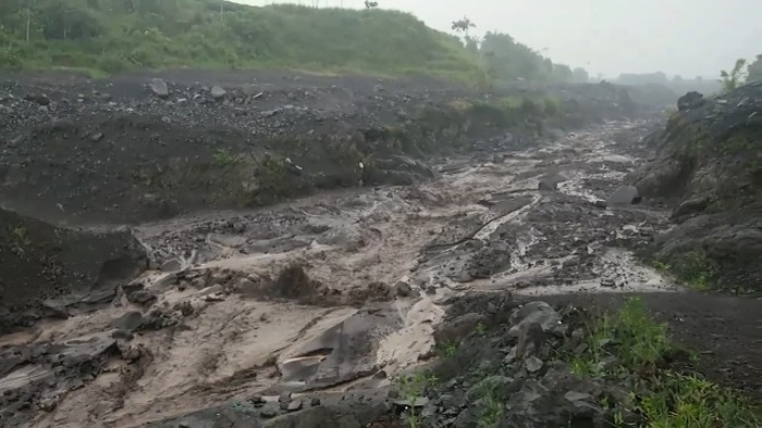 Jalur Lumajang-Malang ditutup setelah diterjang banjir lahar Semeru