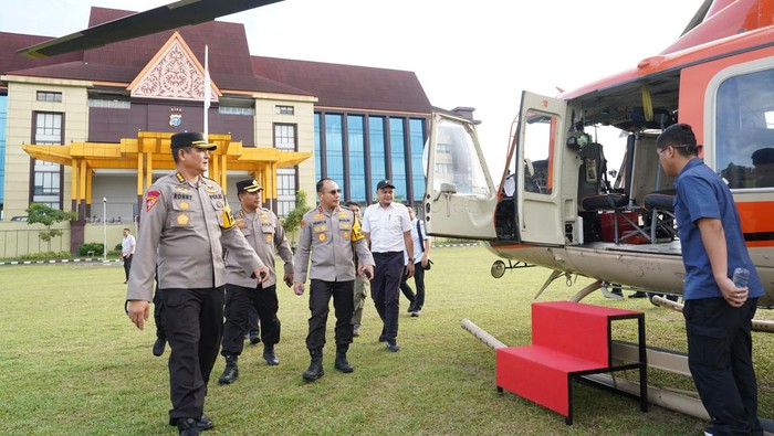 Kapolda Riau Irjen Herry Heryawan memantau arus mudik H+1 Lebaran hingga perbatasan Sumbar, pada Selasa (1/4/2025).