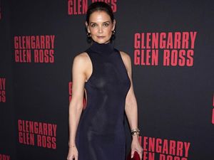 Katie Holmes Eksis di Acara Broadway, Reuni Dawsons Creek Makin Terdengar