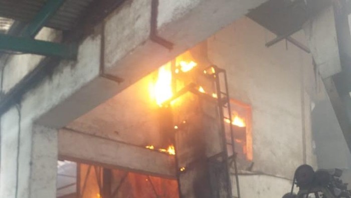 Gudang kopra di Jl. Kenjeran No 335, Kelurahan Gading, Kecamatan Tambaksari, Surabaya terbakar