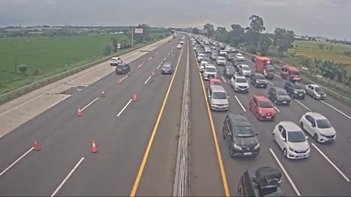 Ilustrasi pantauan CCTV di tol saat arus mudik. 