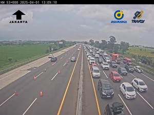 Tol Japek dan MBZ Arah Cikampek Padat di Sejumlah Titik Siang Ini