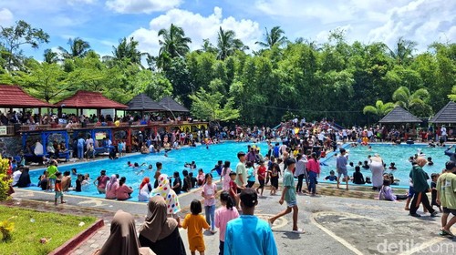 Suasana kolam renang Embulan Boroq, Desa Anjani, Kecamatan Suralaga, Kabupaten Lombok Timur, NTB, Selasa (1/4/2025).