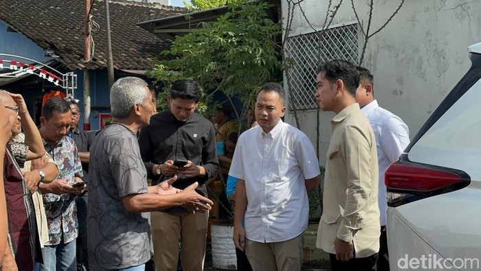 Kunjungan Wapres Gibran meninjau pembagian sembako dan blusukan di Solo, Selasa (1/4/2025).