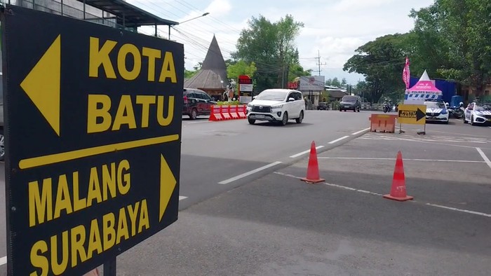 Lalu Lintas di Kota Batu Malang, Selasa (1/4).