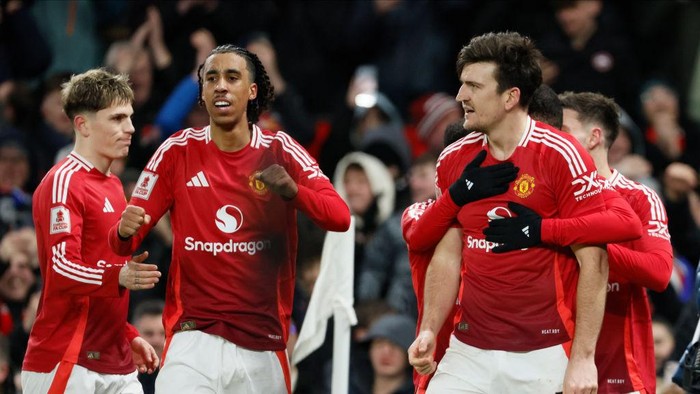 MANCHESTER, ENGLAND - FEBRUARY 7: Alejandro Garnacho, Lenny Yoro and Harry Maguire of Manchester United celebrate winning goal during the Emirates FA Cup Fourth Round match between Manchester United and Leicester City at Old Trafford on February 7, 2025 in Manchester, England. (Photo by Richard Sellers/Sportsphoto/Allstar via Getty Images)