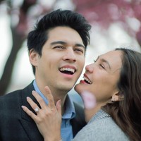 Pengumuman kabar bahagia mereka langsung dibanjiri ucapan selamat, terutama dari teman-teman selebritinya. (Foto: Instagram/@lunamaya)