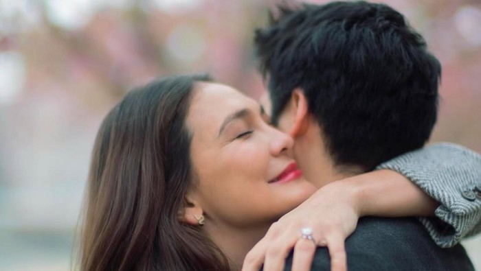 Luna Maya dilamar kekasihnya, Maxime Bouttier. (Instagram @lunamaya)