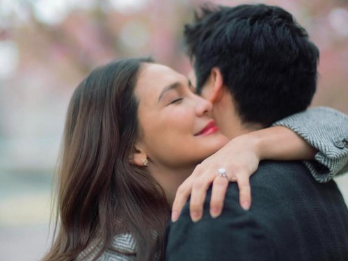 Luna Maya dilamar kekasihnya, Maxime Bouttier. (Instagram @lunamaya)