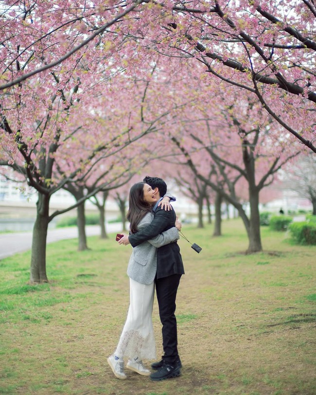 With a heart overflowing with love, I say YES—to you, to this beautiful journey we’re writing together, to forever, tulis Luna di Instagram seraya mengekspresikan kebahagiaannya. (Foto: Instagram/@lunamaya)