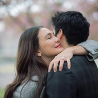 Sementara itu, Maxime memajang foto momen tersebut dengan ketarangan sedarhana tapi penuh makna. On to the next chapter, tulis aktor 31 tahun berdarah Prancis tersebut. (Foto: Instagram/@lunamaya)