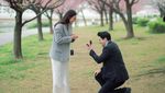 Momen Maxime Bouttier Berlutut Beri Cincin ke Luna Maya