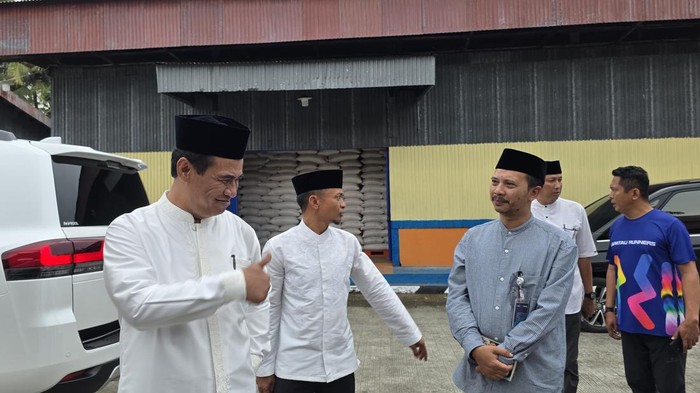 Mentan Sidak ke Gudang Bulog di Bone