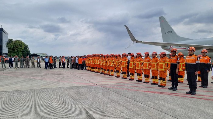 Pemerintah Indonesia kembali menggelar misi kemanusian untuk membantu korban gempa dahyat Myanmar. Pemerintah Indonesia terkini mengirimkan dokter spesialis hingga bantuan logistik, di Lanud Halim Perdanakusuma, Jakarta Timur, Selasa (1/4/2025).