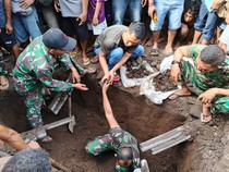 TNI Amankan Granat dan Peluru PD II di Lokasi Pengungsian Gunung Lewotobi