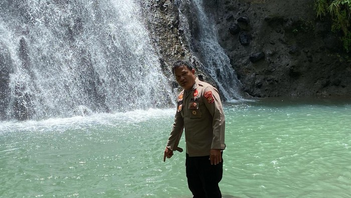 Polisi menunjukkan lokasi tewasnya ibu dan anak di Bengkulu Tengah.