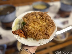 Pulen Kopi Ponti: Menikmati Telur Dadar Crispy dan Bakmi Jawa di Pinggir Sungai