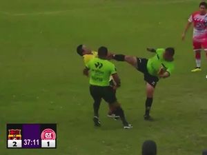 Video: Heboh Wasit di Peru Tendang Wajah Pelatih Sambil Beri Kartu Merah