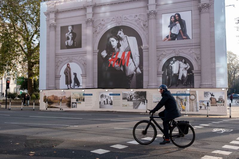 Huge scale fashion advertising featuring models for H&M covering Marble Arch which is currently being cleaned on Oxford Street on 6th December 2023 in London, United Kingdom. H&M is a Swedish multinational clothing-retail company which began as a Hennes ladieswear store in Sweden in 1947. (photo by Mike Kemp/In Pictures via Getty Images)