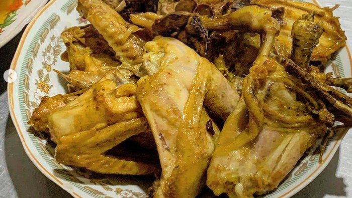 Wajib Cicip! 5 Ayam Goreng Kampung Populer Puluhan Tahun di Semarang