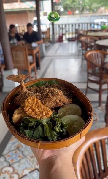 Wajib Cicip! 5 Ayam Goreng Kampung Populer Puluhan Tahun di Semarang