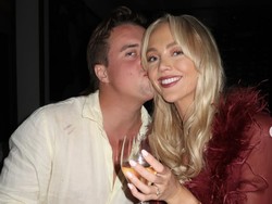 Foto Wanita Kontroversial yang Punya Misi Tiduri 500 Perjaka, Kini Bertunangan