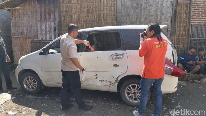balon udara meledak di tulungagung timpa mobil dan rumah