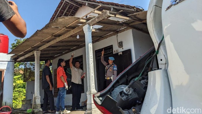 balon udara udara meledak di tulungagung timpa mobil dan rumah