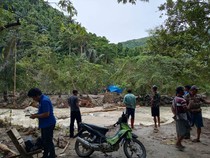 Jembatan Desa Pasampang Kolut Putus Diterjang Banjir, 115 KK Terisolir
