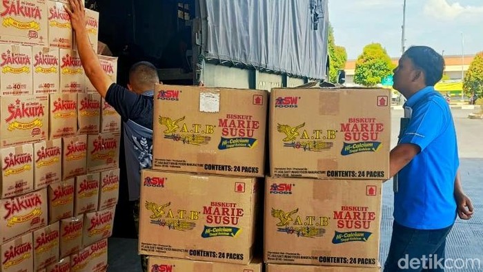 Bantuan logistik dari Karawang untuk korban gempa Myanmar